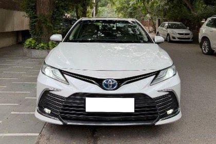 2024 Toyota Camry 2.5 हाइब्रिड