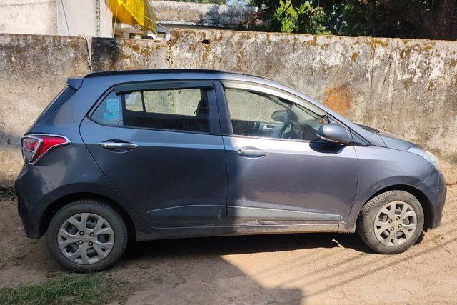 Hyundai Grand i10 स्पोर्टज़ Second-hand 2016 Hyundai Grand i10 स्पोर्टज़ for sale in Anuppur