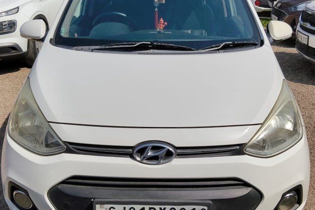 Second-hand 2016 Hyundai Grand i10 स्पोर्टज़ for sale in Ahmedabad