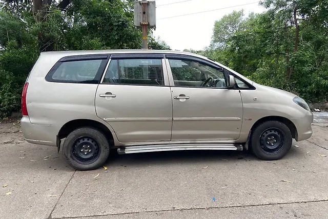 Second-hand 2006 Toyota Innova 2.5 G1 Diesel 8-seater for sale in Mumbai