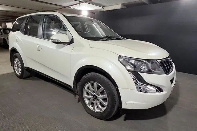 Mahindra XUV500 W10 2WD Second-hand 2017 Mahindra XUV500 W10 2WD for sale in Mumbai