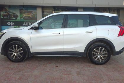 2023 Mahindra XUV700 AX7 AT BSVI