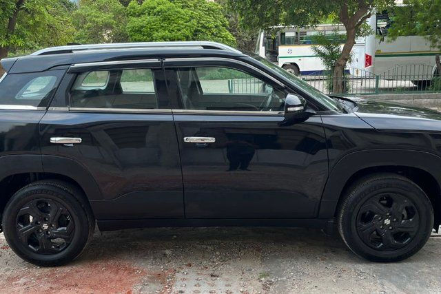 Second-hand 2024 Maruti Suzuki Brezza जेडएक्सआई एटी for sale in New Delhi