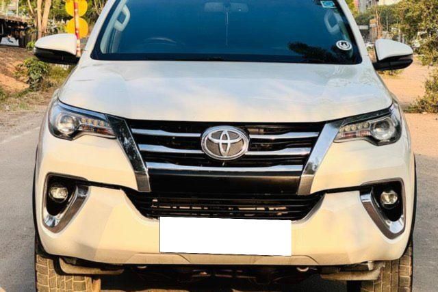 Second-hand 2019 Toyota Fortuner 2.8 2WD MT बीएस4 for sale in Ahmedabad