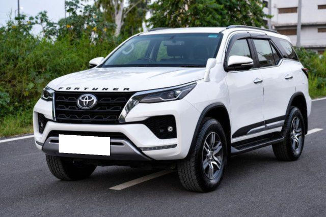 Second-hand 2025 Toyota Fortuner 4X2 AT for sale in New Delhi