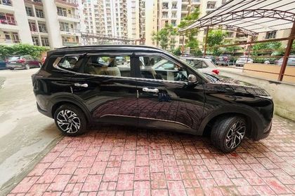 2025 Kia Carens Clavis एचटीई (ओ)