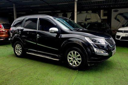 2018 Mahindra XUV500 R W10 FWD