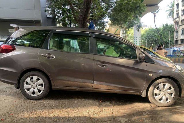 Honda Mobilio एस रेनफोर्स्ड i-VTEC Second-hand 2015 Honda Mobilio एस रेनफोर्स्ड i-VTEC for sale in Mumbai