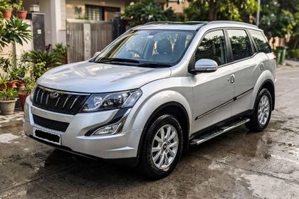 2016 Mahindra XUV500 आर W10 FWD