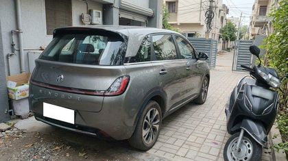 2025 MG Windsor EV एसेंस