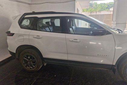 2024 Tata Safari Pure Plus S