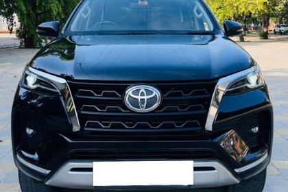 2025 Toyota Fortuner 4x2 डीजल एटी