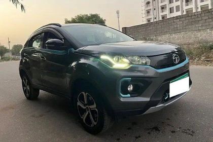 2022 टाटा नेक्सन XZ Plus Dark Edition BSVI