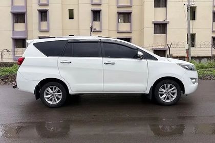 2019 Toyota Innova Crysta 2.4 वीएक्स 7Str प्लैटिनम सफेद Pearl