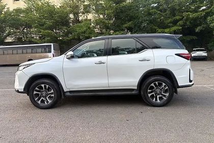 2023 Toyota Fortuner Legender 4x2 AT