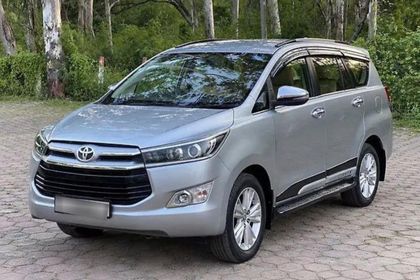 2020 Toyota Innova Crysta 2.4 G MT 8 STR