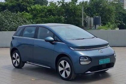 2025 MG Windsor EV एसेंस