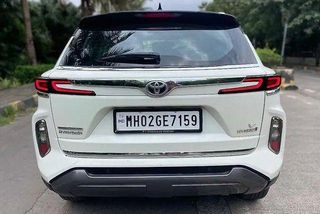 Used V HYBRID