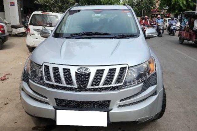 Second-hand 2014 Mahindra XUV500 W6 2WD for sale in Kanpur