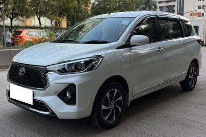 2023 Toyota Rumion वी एटी