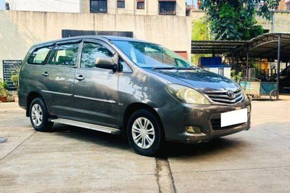 2011 Toyota Innova 2.5 ई 8 STR