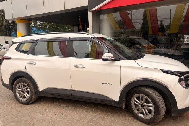Kia Carens Gravity Diesel Second-hand 2026 Kia Carens Gravity Diesel for sale in Firozabad