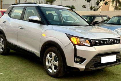 2019 महिंद्रा एक्सयूवी300 W6 BSIV