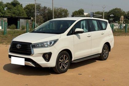 2022 Toyota Innova Crysta 2.4 जी 7 STR