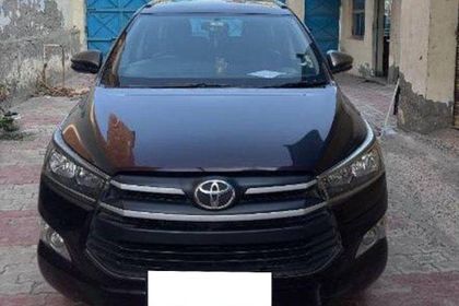2017 Toyota Innova Crysta 2.8 GX AT बीएस4