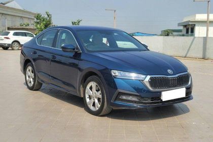2021 Skoda Octavia स्टाइल