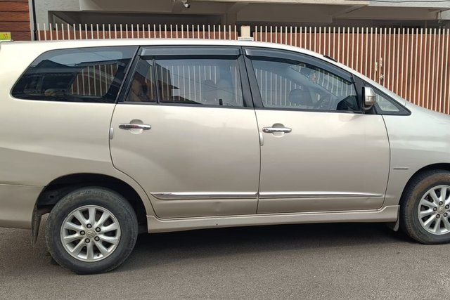 Second-hand 2014 Toyota Innova 2.5 VX (Diesel) 8 Seater for sale in Bangalore