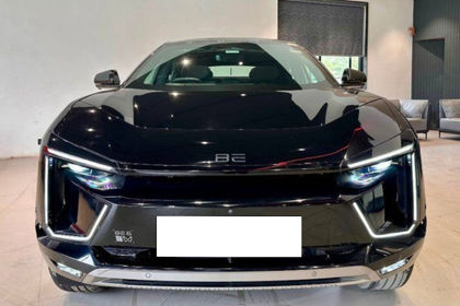2025 Mahindra BE 6 SPORTEQ पैक थ्री