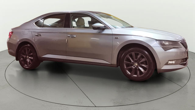 Skoda Superb LK 1.8 TSI AT Second-hand 2017 Skoda Superb LK 1.8 TSI AT for sale in Surat