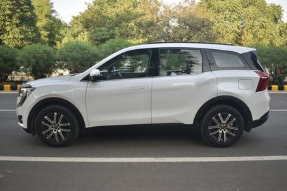 2022 Mahindra XUV700 AX7 Diesel AT BSVI