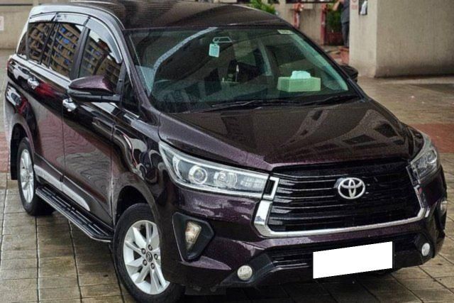 Second-hand 2017 Toyota Innova Crysta 2.4 वीएक्स MT बीएस4 for sale in Thane