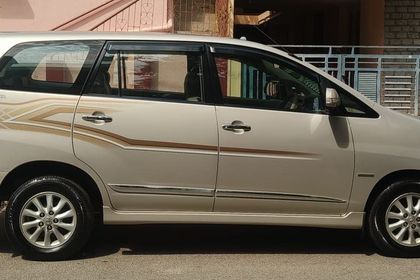 2013 Toyota Innova 2.5 वीएक्स (Diesel) 8 Seater