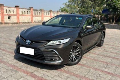 2024 Toyota Camry 2.5 हाइब्रिड