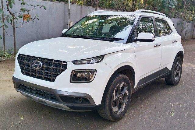 Hyundai Venue एसएक्स प्लस टर्बो DCT Second-hand 2020 Hyundai Venue एसएक्स प्लस टर्बो DCT for sale in Ahmedabad