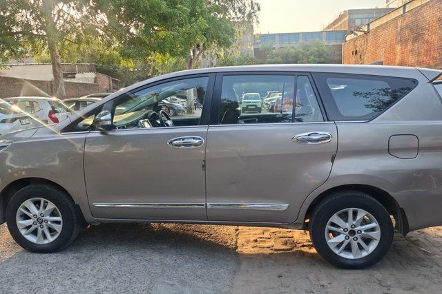 Toyota Innova Crysta 2.4 जी MT बीएस4 Second-hand 2017 Toyota Innova Crysta 2.4 जी MT बीएस4 for sale in New Delhi