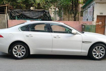 2016 Jaguar XF 2.0 पेट्रोल Portfolio