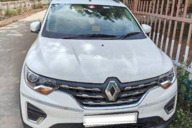 Renault Triber RXZ EASY-R AMT बीएस6 Second-hand 2021 Renault Triber RXZ EASY-R AMT बीएस6 for sale in Kurnool