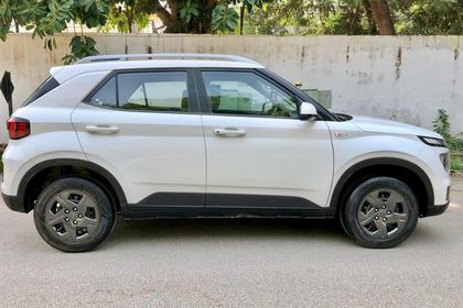2023 Hyundai Venue एस रेनफोर्स्ड 2023-2025