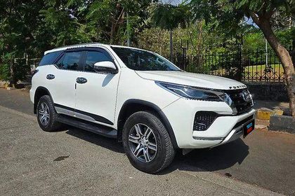 2025 Toyota Fortuner 4X2 Diesel AT