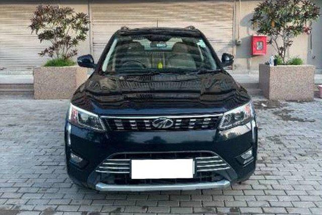 Second-hand 2022 Mahindra XUV300 W8 डीजल बीएस6 for sale in Ahmedabad