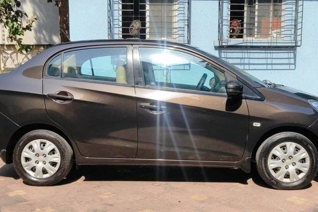 Honda Amaze एस रेनफोर्स्ड पेट्रोल बीएस4 Second-hand 2016 Honda Amaze एस रेनफोर्स्ड पेट्रोल बीएस4 for sale in Mira Road