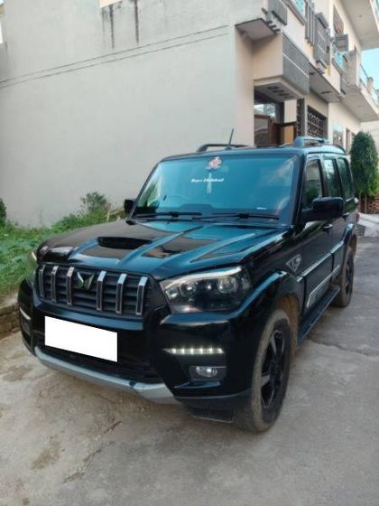 2022 Mahindra Scorpio S11