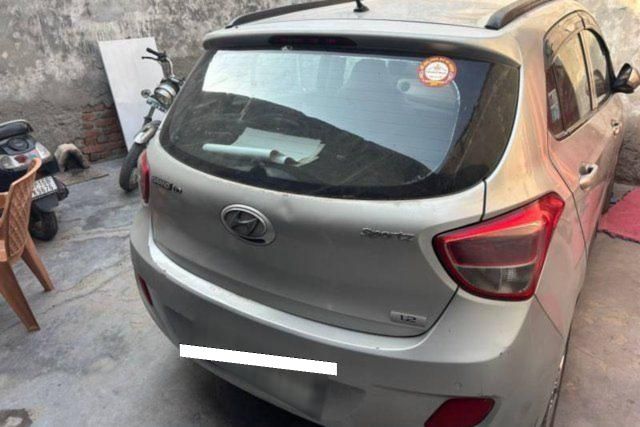 Second-hand 2016 Hyundai Grand i10 स्पोर्टज़ for sale in Noida