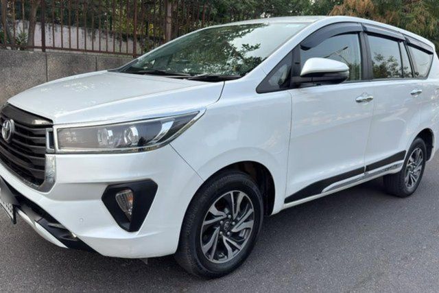Toyota Innova Crysta 2.7 वीएक्स 7 STR Second-hand 2022 Toyota Innova Crysta 2.7 वीएक्स 7 STR for sale in New Delhi