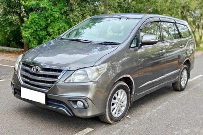 2014 Toyota Innova 2.5 वीएक्स (Diesel) 7 Seater