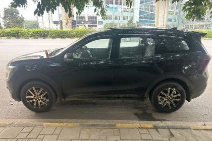 2025 Mahindra XUV700 एएक्स5 एस रेनफोर्स्ड 7 Str डीजल AT